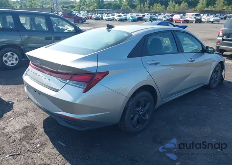 2022 Hyundai Elantra Sel z USA, uszkodzony, nr VIN 5NPLM4AG1NH056656